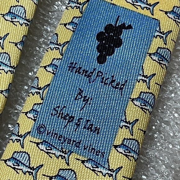 Vineyard Vines 100% silk necktie in a yellow and blue marlin fish - Picture 5 of 5